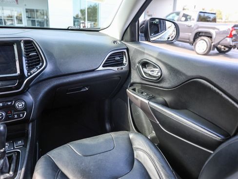 Used 2019 Jeep Cherokee Limited FWD image 5