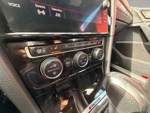 Used 2018 Volkswagen Golf 4-Door AWD/4WD image 12