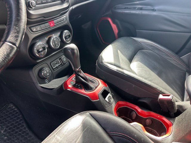 Used 2016 Jeep Renegade Trailhawk w/ Premium Trailhawk Package AWD/4WD image 25