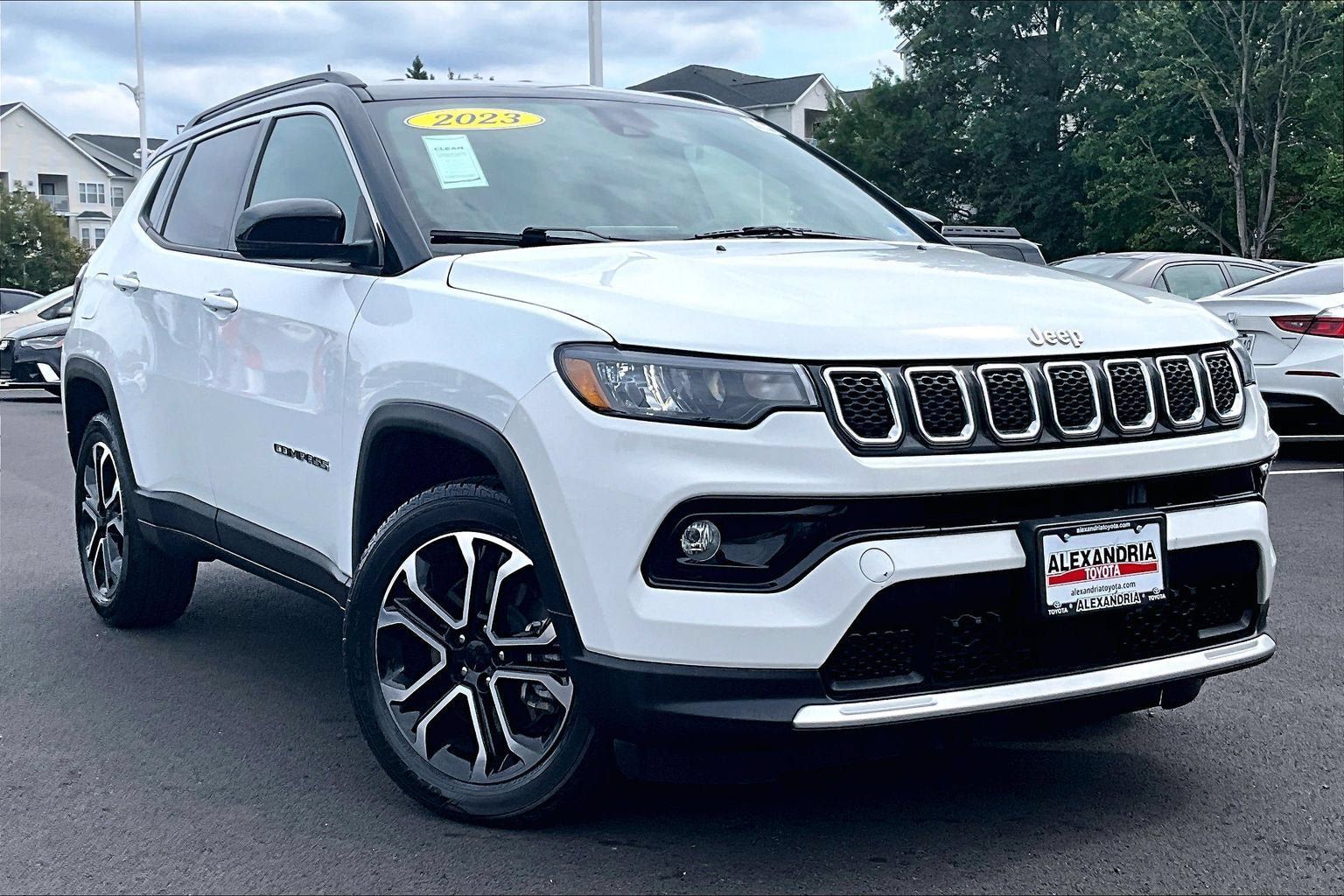 Used 2023 Jeep Compass Limited AWD/4WD image 2