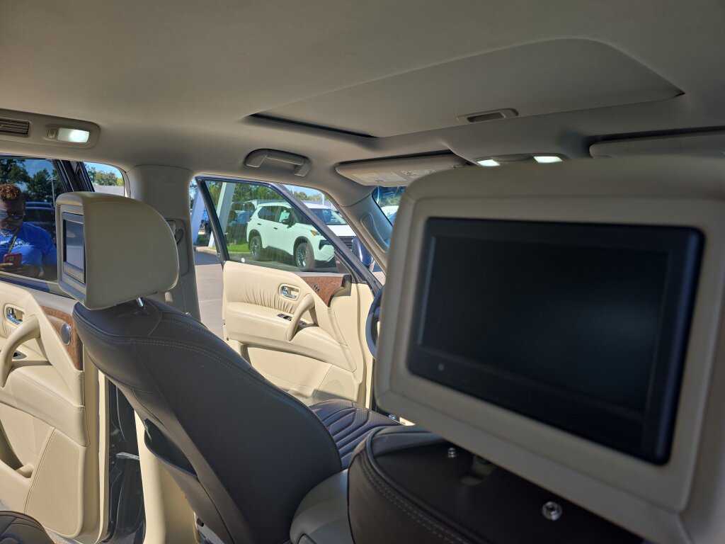 Used 2017 INFINITI QX80 4WD w/ Driver Assistance Package image 19