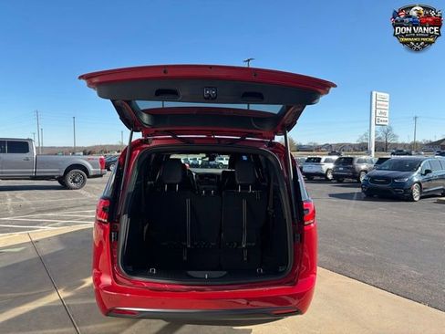 New 2026 Chrysler Pacifica Select w/ S Appearance Package image 18