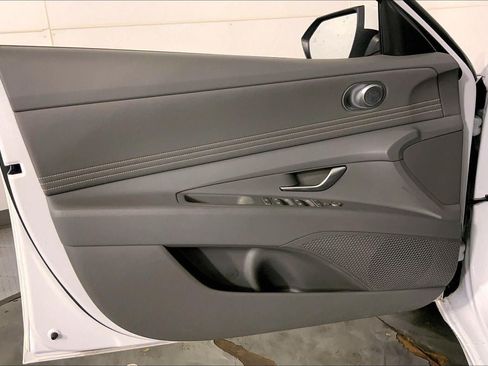 Used 2025 Hyundai Elantra SEL FWD image 24