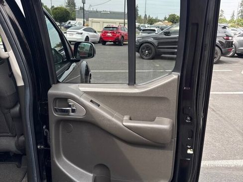 Used 2005 Nissan Frontier NISMO w/ (J01) Sunroof Pkg AWD/4WD image 13