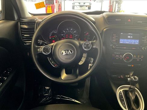 Used 2017 Kia Soul + image 9