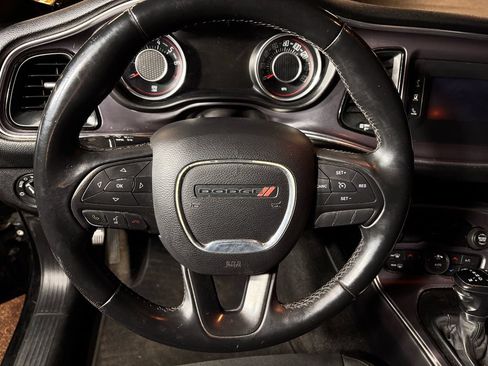 Used 2015 Dodge Challenger SXT RWD image 22
