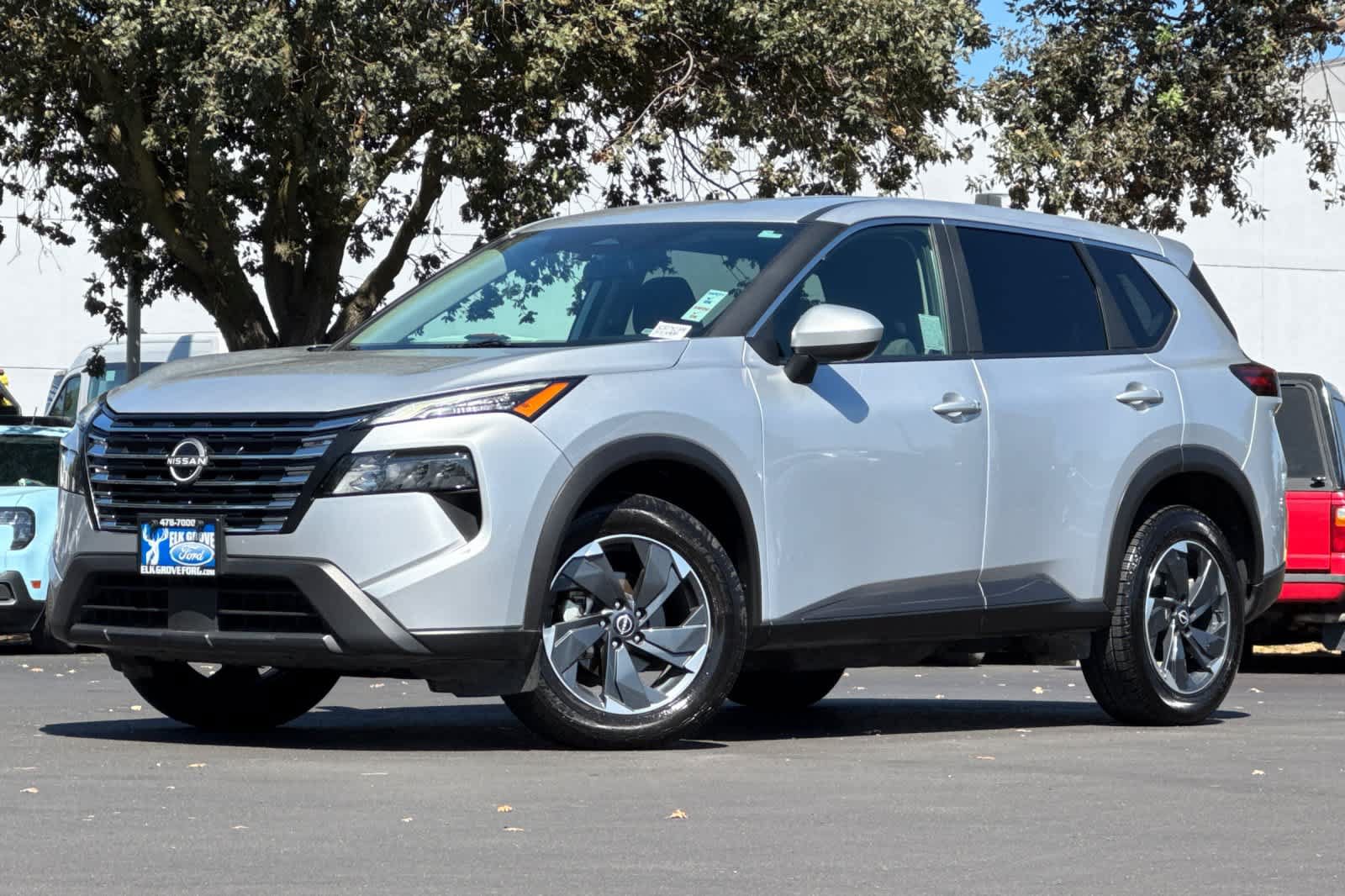 Used 2025 Nissan Rogue SV AWD/4WD image 1