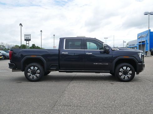 Used 2025 GMC Sierra 3500 Denali w/ Denali Reserve Package AWD/4WD image 8