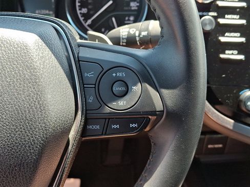 Used 2018 Toyota Camry SE w/ Convenience Package FWD image 21