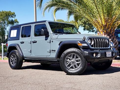 Used 2024 Jeep Wrangler Unlimited Sport AWD/4WD image 2