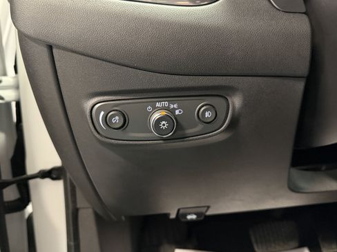 Used 2020 Chevrolet Equinox Premier FWD image 17