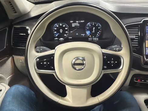 Used 2018 Volvo XC90 T6 Momentum w/ Momentum Plus Package AWD/4WD image 10