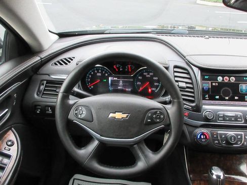 Used 2015 Chevrolet Impala LT FWD image 27