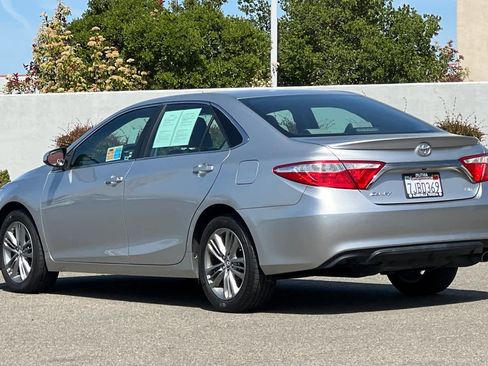 Used 2015 Toyota Camry SE w/ Moonroof Package image 7
