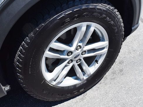 Used 2022 Ford Explorer XLT w/ Equipment Group 202A AWD/4WD image 11
