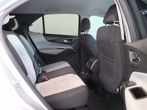 Used 2022 Chevrolet Equinox LS w/ LS Convenience Package image 18