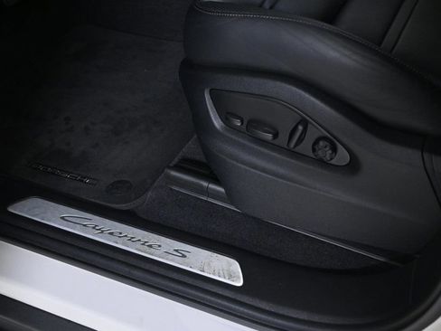 Certified 2024 Porsche Cayenne S image 27