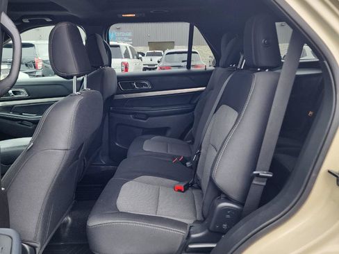Used 2018 Ford Explorer XLT w/ Equipment Group 201A AWD/4WD image 17