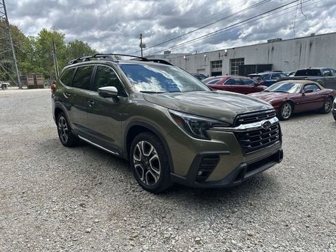 Used 2023 Subaru Ascent Limited w/ Technology Package AWD/4WD image 12