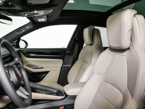 New 2026 Porsche Macan 4 Electric AWD/4WD image 5