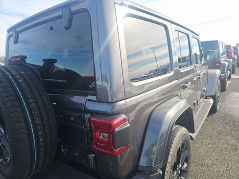 Used 2025 Jeep Wrangler Unlimited Sahara image 8