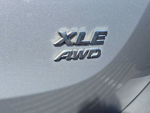 Used 2015 Toyota RAV4 XLE AWD/4WD image 5