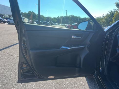 Used 2017 Toyota Camry LE FWD image 31