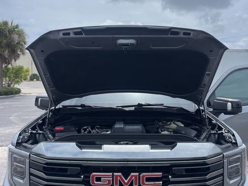 Used 2023 GMC Sierra 1500 AT4 w/ Technology Package AWD/4WD image 3