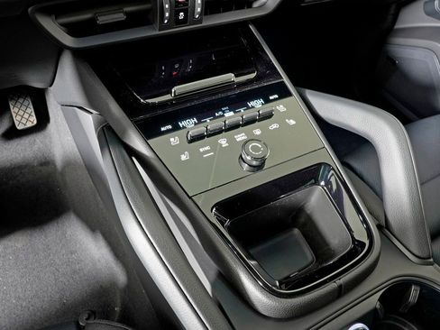 Certified 2026 Porsche Cayenne AWD/4WD image 31