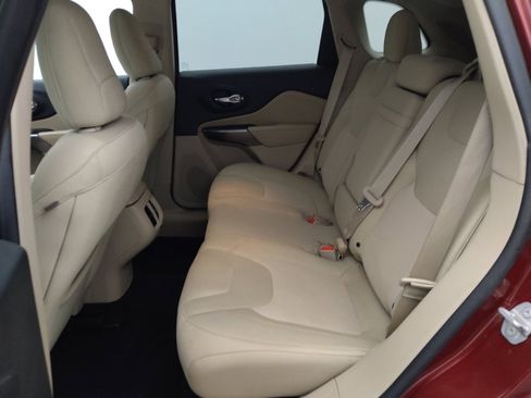 Used 2019 Jeep Cherokee Latitude w/ Popular Appearance Group FWD image 18