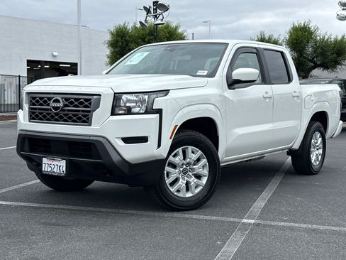 Used 2023 Nissan Frontier SV AWD/4WD image 2