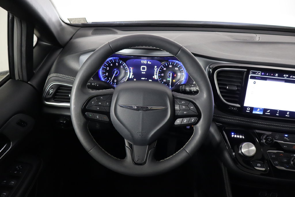 Used 2025 Chrysler Pacifica Limited FWD image 7