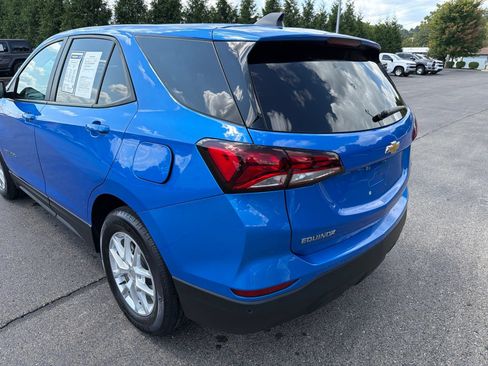 Used 2024 Chevrolet Equinox LS w/ LS Convenience Package FWD image 3