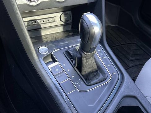 Used 2020 Volkswagen Tiguan SE w/ Panoramic Sunroof Package FWD image 27