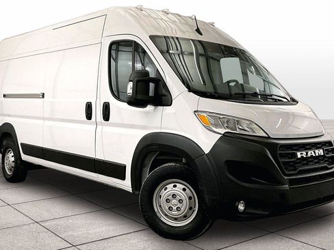 Used 2023 RAM ProMaster 2500 w/ Convenience Group image 2