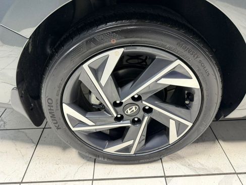 Used 2025 Hyundai Elantra Sport FWD image 32
