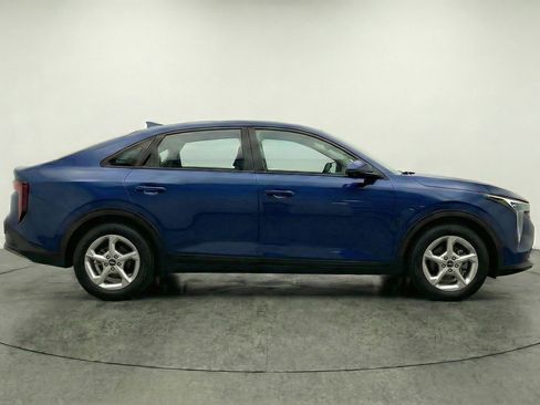 Used 2025 Kia K4 LXS image 11