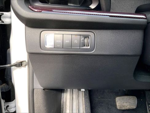 Used 2024 Chevrolet Traverse RS image 33