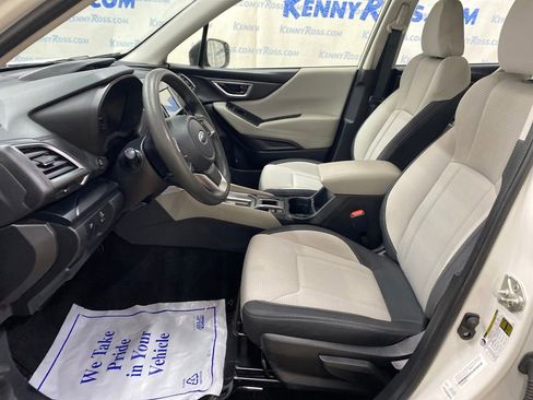 Used 2022 Subaru Forester Base image 8