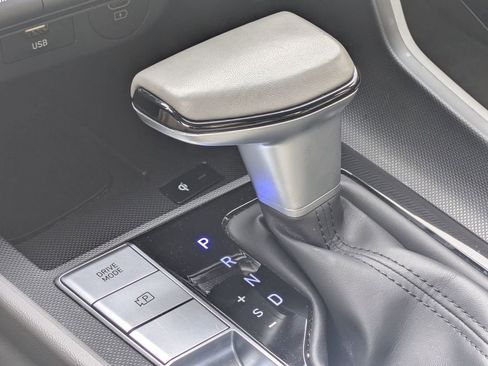 Used 2025 Hyundai Elantra SEL image 17