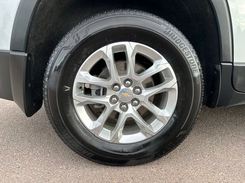 Used 2021 Chevrolet Traverse LT AWD/4WD image 39