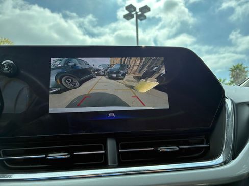 Used 2025 Chevrolet Trax LT w/ LT Convenience Package image 22