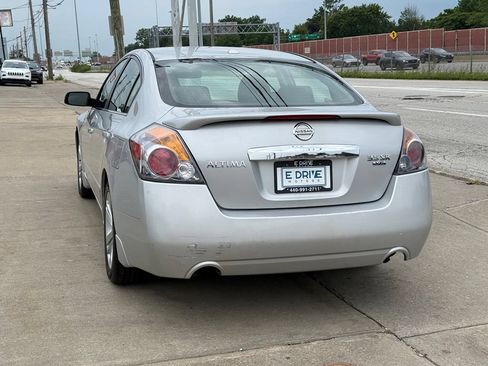 Used 2011 Nissan Altima 3.5 SR w/ 3.5SR Premium Pkg FWD image 9