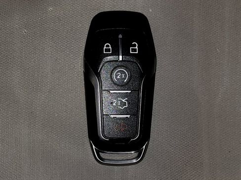 Used 2016 Ford Mustang Coupe RWD image 32