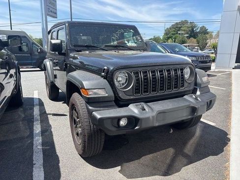 Used 2025 Jeep Wrangler Sport AWD/4WD image 7