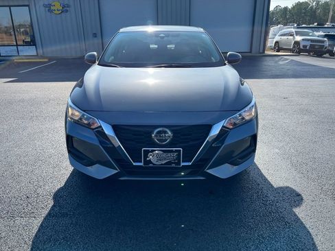Used 2022 Nissan Sentra SV image 2