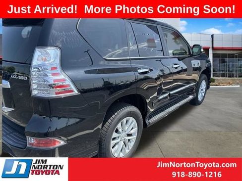 Used 2017 Lexus GX 460 AWD/4WD image 2