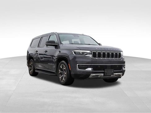 Used 2024 Jeep Wagoneer L Series III w/ Flexible Seating Group AWD/4WD image 1
