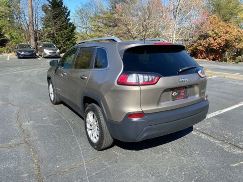 Used 2019 Jeep Cherokee Latitude w/ Popular Appearance Group image 8