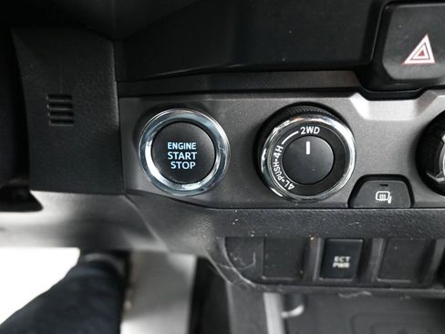 Used 2020 Toyota Tacoma TRD Sport image 27